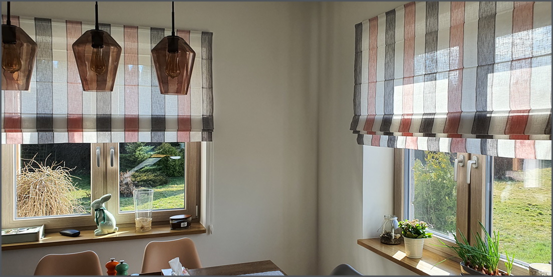 Roleta rzymska w kuchni.